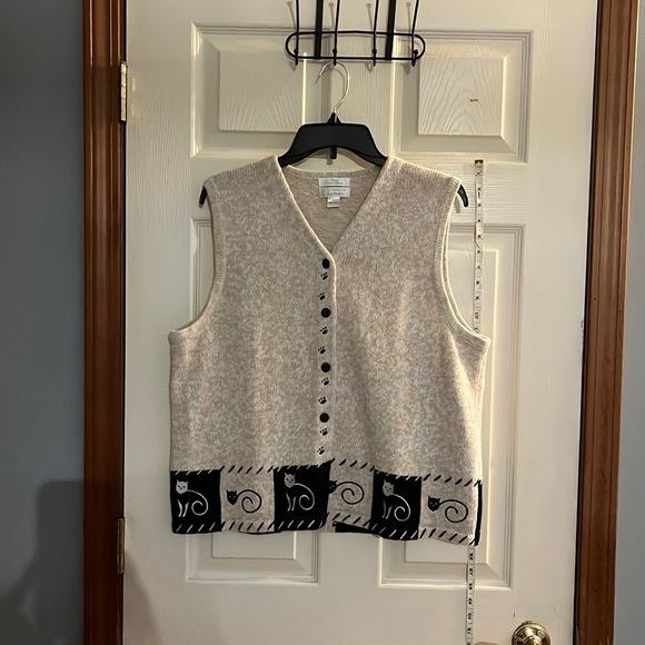 VTG-Christopher&Banks-L-hand embroidered cream/black cat vest with paw prints. - Picture 1 of 11